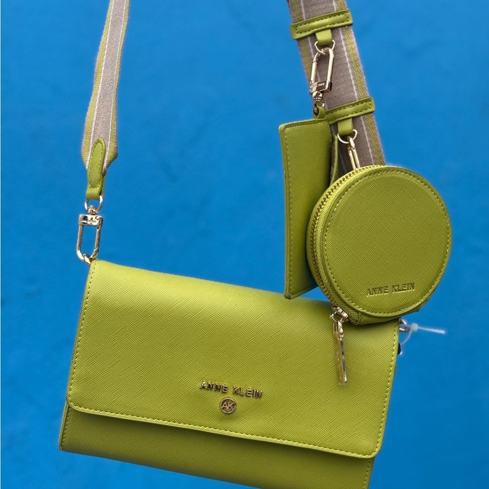 NWOT Anne Klein Lime Green Crossbody Wallet NWOT w/Accesories